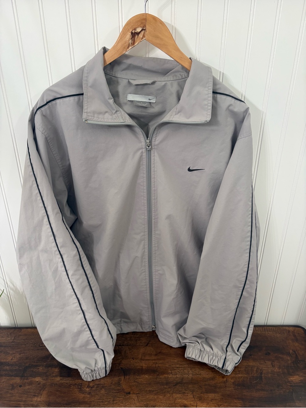 Nike Light Gray Full-Zip Windbreaker Jacket with Black Piping